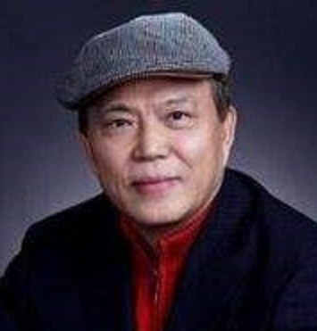 万伯翱