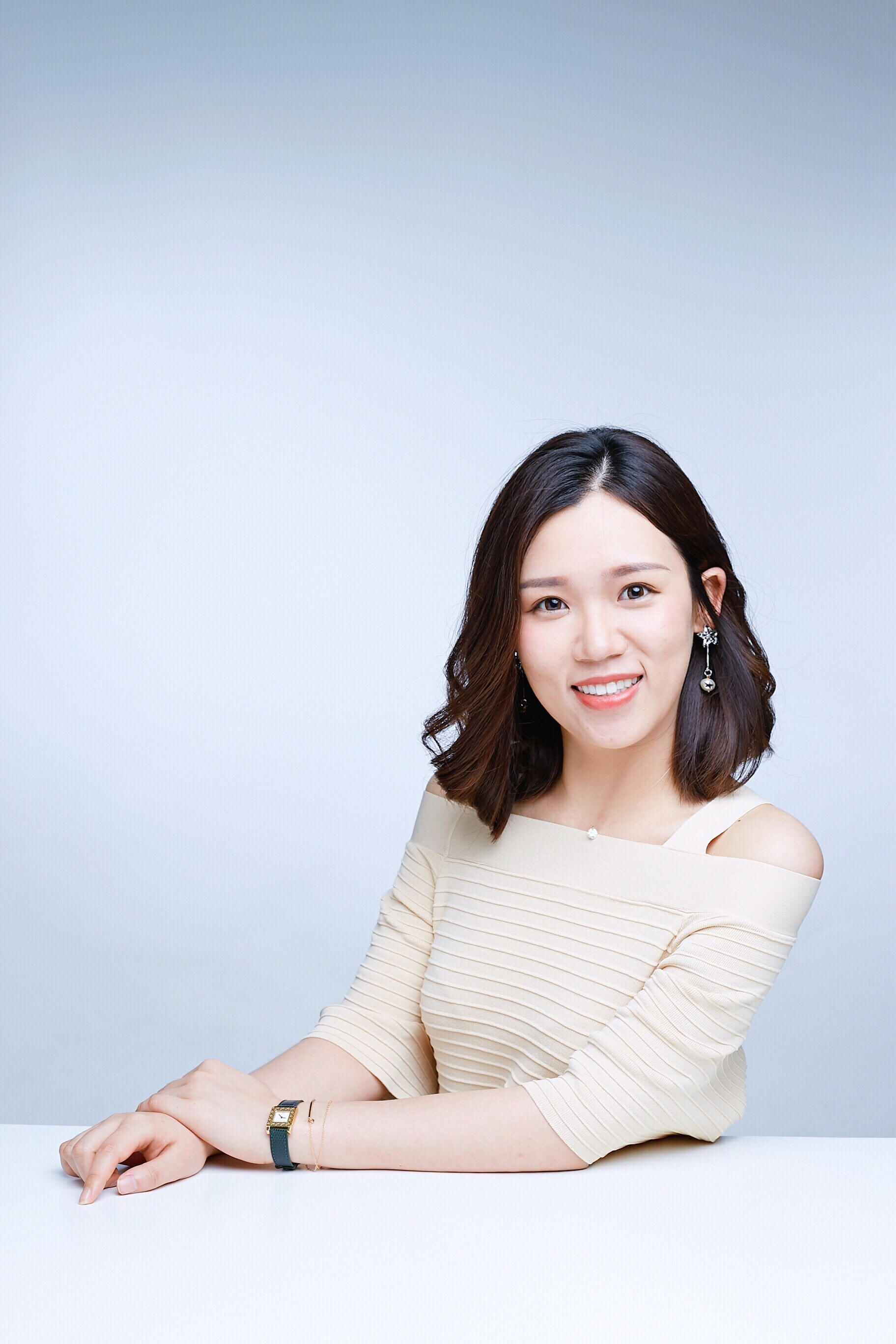 梁怡
