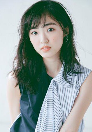 春名真依