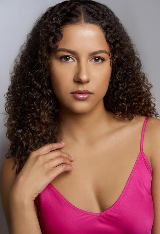Aleksandra Cross