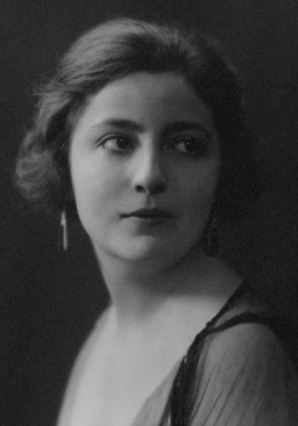 Hélène Darly