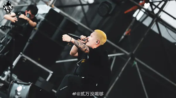 贰万