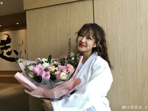 李思奇