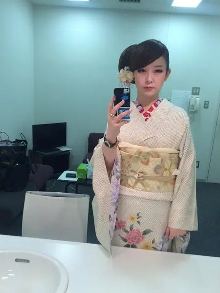 东村明子
