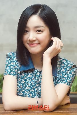 李侑菲