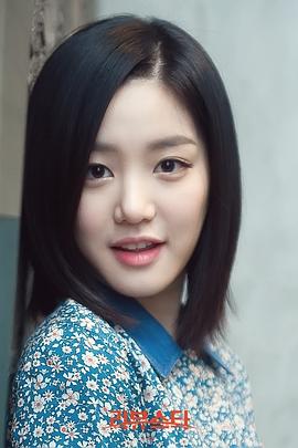 李侑菲
