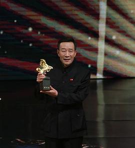 李雪健
