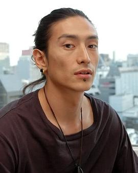 伊势谷友介