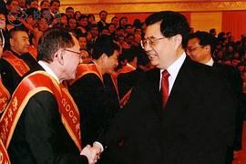 杨受成