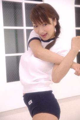 东真弥