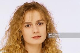 桑德里娜·博内尔