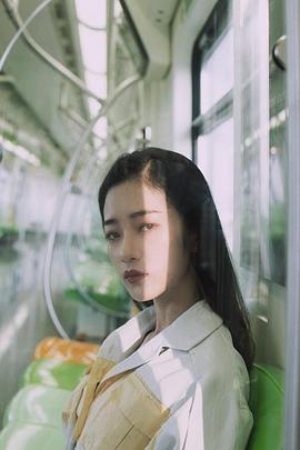 栾蕾英