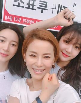 李侑菲