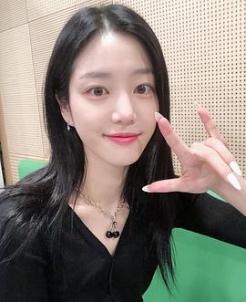 李侑菲