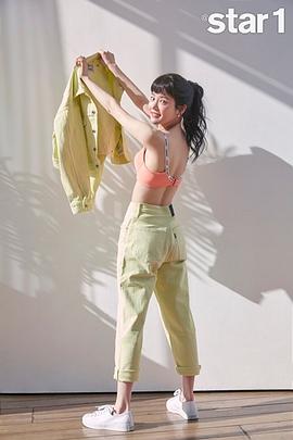 李侑菲
