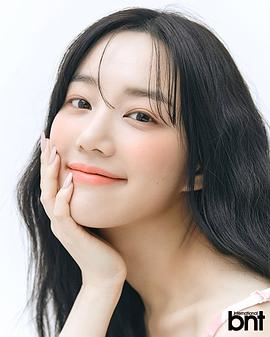 李侑菲