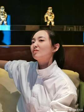 张奕
