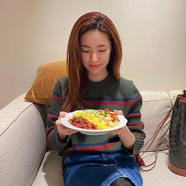 何英