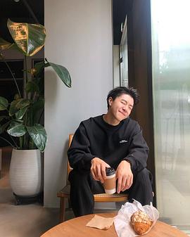 差瓦立·捷努南