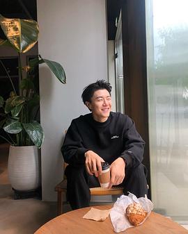 差瓦立·捷努南