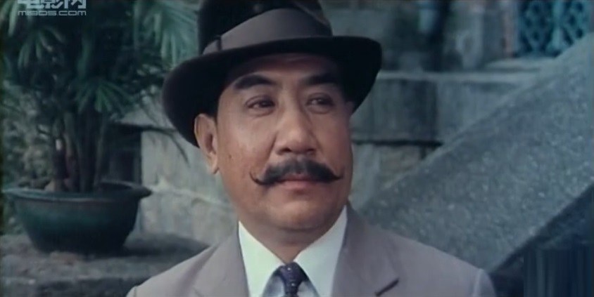 罗启