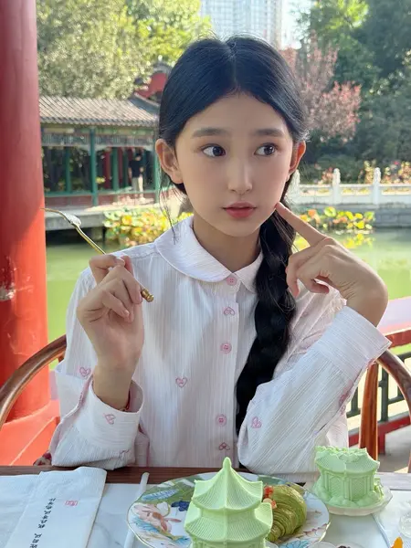 李美奕冰