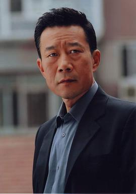 李雪健