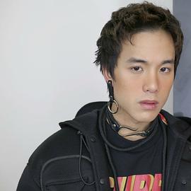 披纳若·苏潘平佑