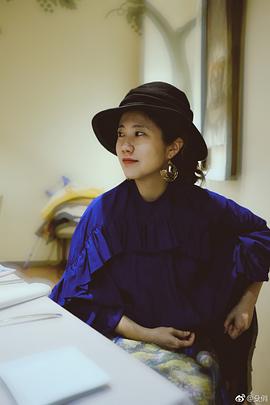 殳俏