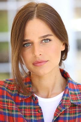 Stephanie Nur