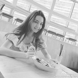 李思彤