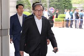 李明博