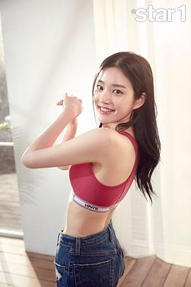 李侑菲