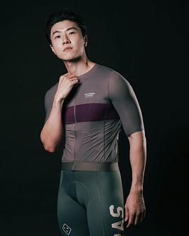 差瓦立·捷努南