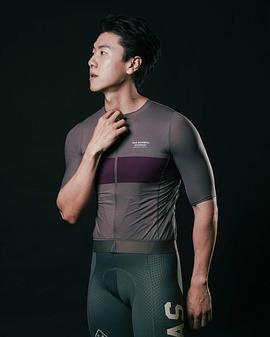 差瓦立·捷努南
