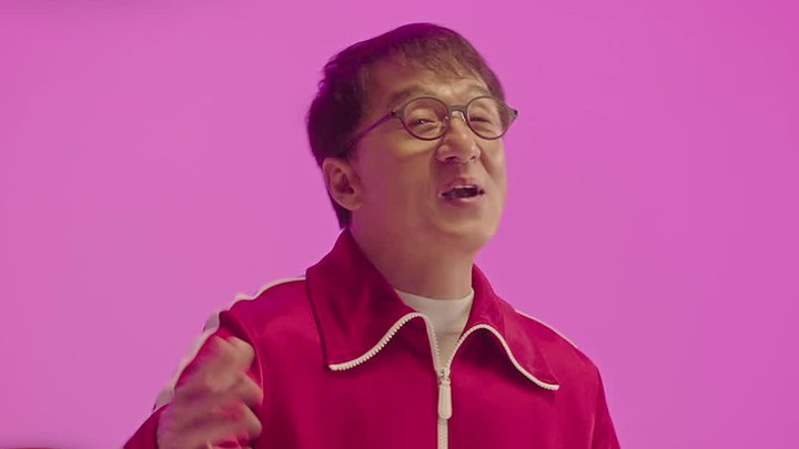 MV：成龙&蔡徐坤献唱主题曲《一起笑出来》 (中文字幕)