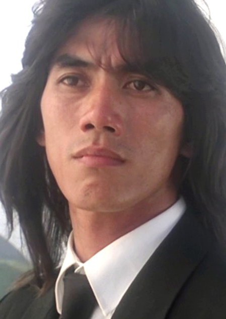 谭伟