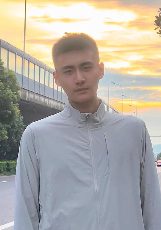 李昱唯