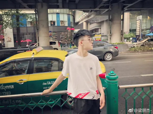 梁朋杰