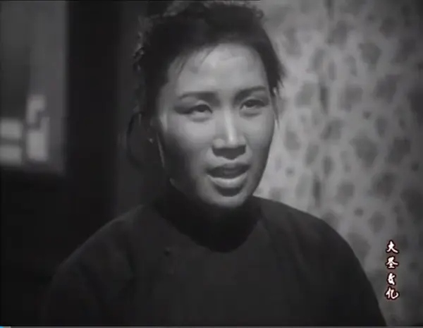 罗玲