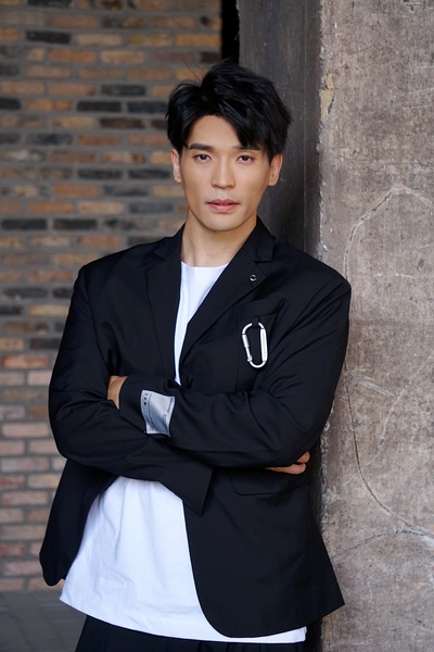李艺东