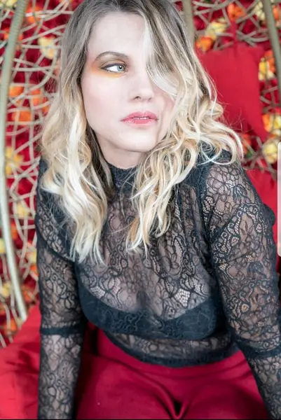 Caroline DeGrave