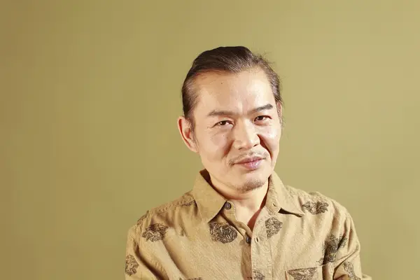 岳鼎