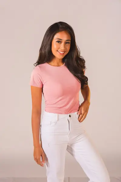 Elle Villanueva