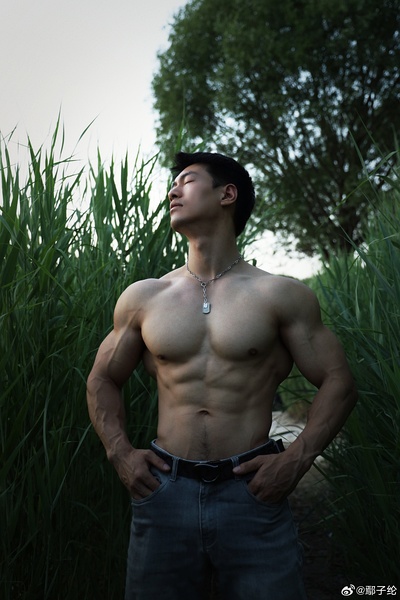 鄢子纶