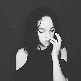 艾米丽·海内