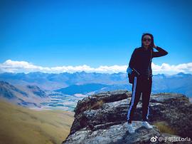 于明加