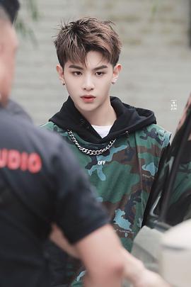 黄明昊