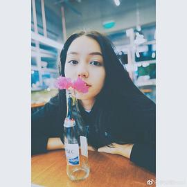 李思彤