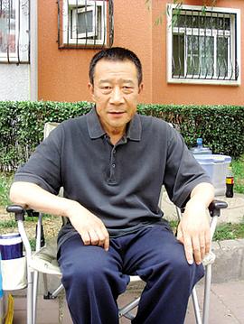 李雪健